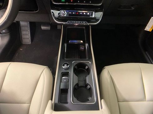 New 2025 Lincoln Corsair Premiere w/ Equipment Group 101A image 18