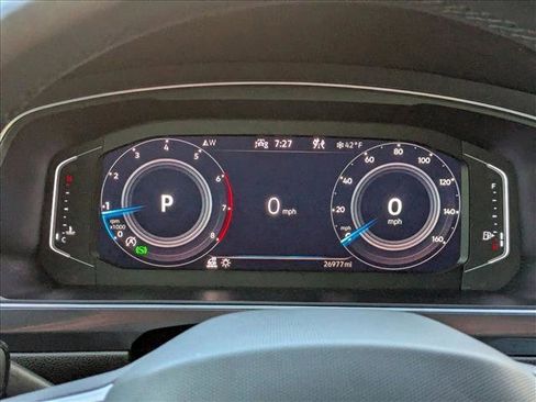 Used 2022 Volkswagen Tiguan SEL R-Line image 11