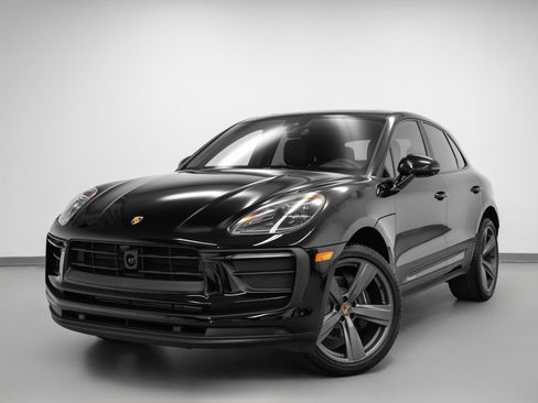 Certified 2025 Porsche Macan image 1