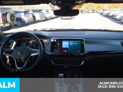 Used 2024 Volkswagen Atlas Cross Sport SE image 21