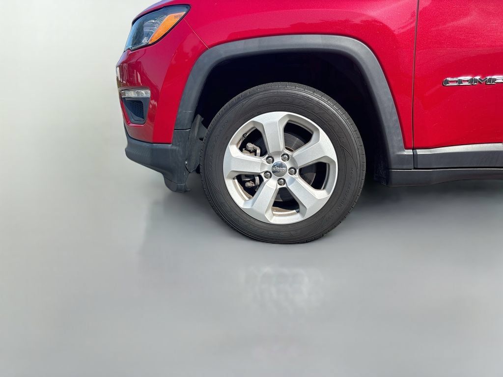 Used 2019 Jeep Compass Latitude w/ Cold Weather Group AWD/4WD image 11