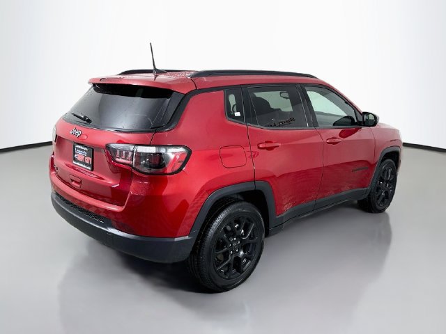 Used 2026 Jeep Compass Latitude AWD/4WD image 7