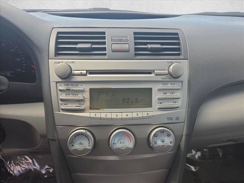 Used 2010 Toyota Camry LE FWD image 13