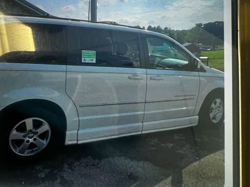 Used 2010 Dodge Grand Caravan SXT w/ Trailer Tow Group image 5