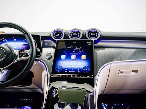 Used 2025 Mercedes-Benz GLC 300 image 12