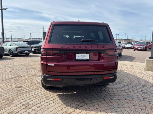 Used 2024 Jeep Wagoneer Series II image 6
