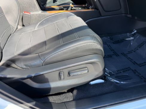 Used 2020 Honda CR-V Touring image 12