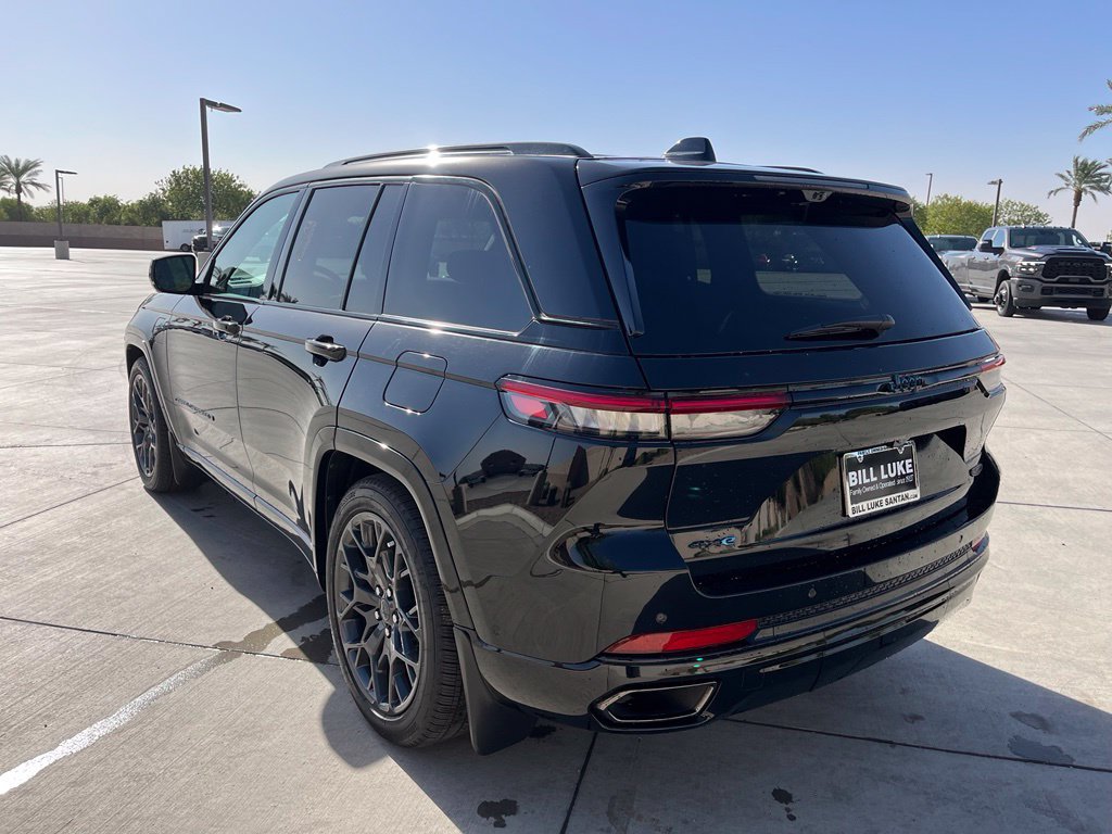 Used 2023 Jeep Grand Cherokee Summit AWD/4WD image 9