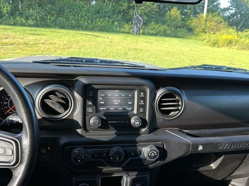 Used 2018 Jeep Wrangler Unlimited Sport AWD/4WD image 8
