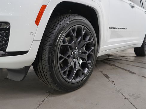 Used 2024 Jeep Grand Cherokee L Summit image 24