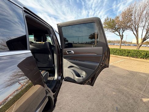 Used 2017 Jeep Grand Cherokee Overland w/ Jeep Active Safety Group image 18