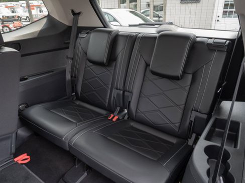 Used 2024 Volkswagen Atlas SE image 18