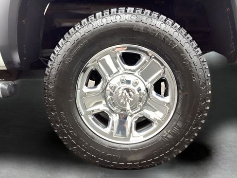 Used 2018 RAM 2500 Tradesman w/ Chrome Appearance Group image 11