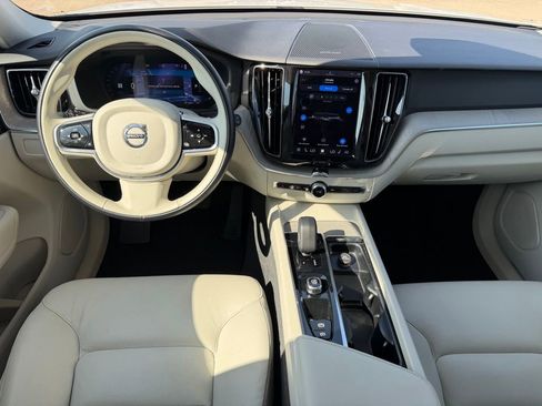 Used 2023 Volvo XC60 B5 Plus image 14