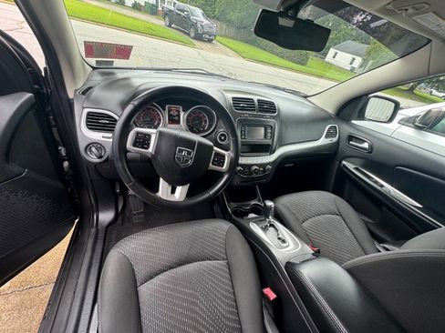 Used 2016 Dodge Journey SE w/ Flexible Seating Group image 11