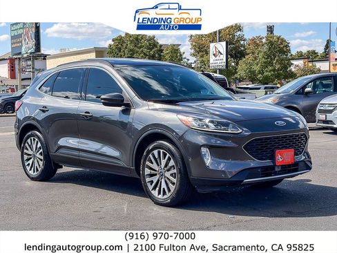 Used 2020 Ford Escape Titanium w/ Titanium Premium Package 2.0 AWD/4WD image 5
