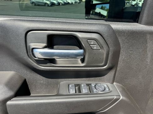 Used 2025 Chevrolet Silverado 2500 Custom w/ Custom Value Package image 18