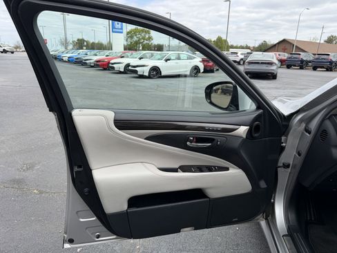 Used 2016 Lexus LS 460 AWD w/ Comfort Package image 27