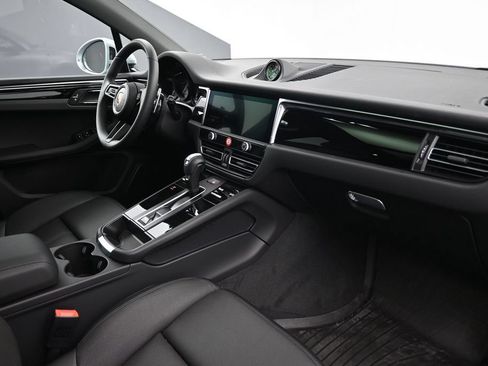 Used 2025 Porsche Macan AWD/4WD image 14