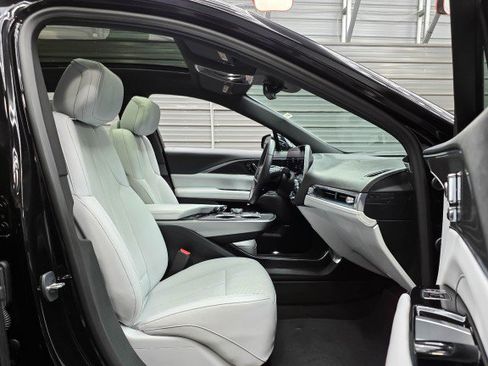 Used 2024 Cadillac Lyriq Luxury RWD image 15