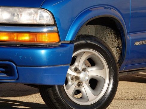 Used 2000 Chevrolet S10 Pickup LS w/ Preferred Equipment Group image 10