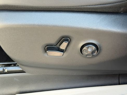 Used 2024 Chrysler Pacifica Touring-L FWD image 23