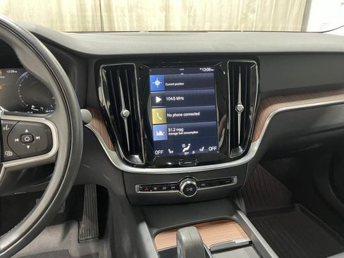 Used 2022 Volvo S60 B5 Momentum w/ Premium Package AWD/4WD image 11