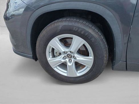 Used 2023 Toyota Highlander L FWD image 23