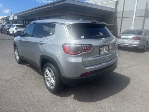 Used 2023 Jeep Compass Latitude AWD/4WD image 3