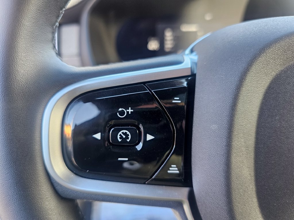 Certified 2025 Volvo XC90 B5 Plus AWD/4WD image 43