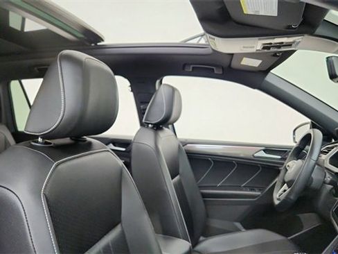 Used 2023 Volkswagen Tiguan SE R-Line image 21