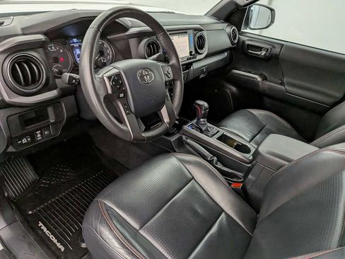 Used 2019 Toyota Tacoma TRD Pro image 2