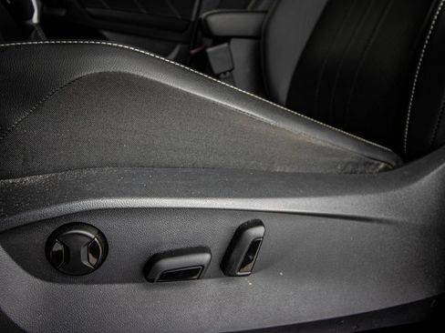 Certified 2023 Volkswagen Tiguan SE R-Line FWD image 22