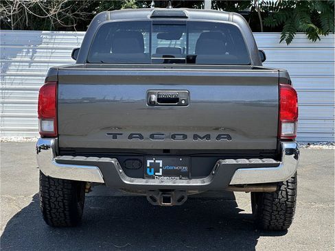 Used 2019 Toyota Tacoma TRD Off-Road AWD/4WD image 11