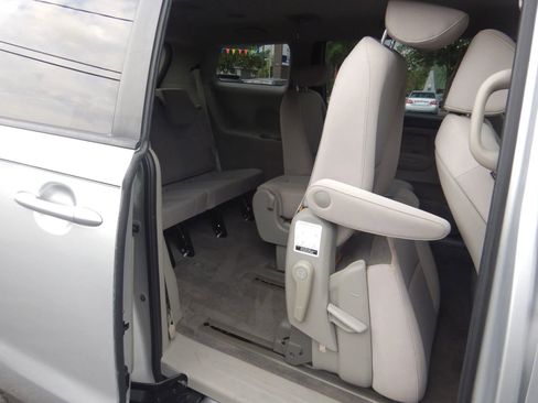 Used 2016 Kia Sedona LX image 20