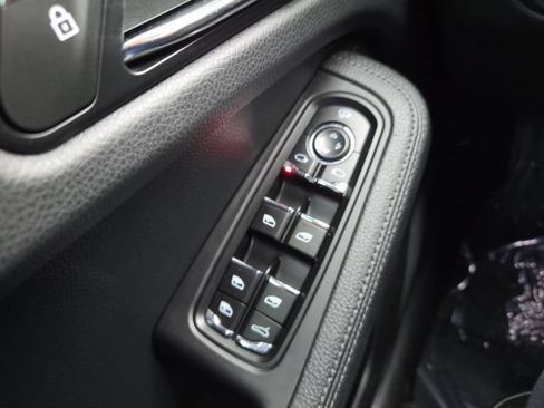 Used 2024 Porsche Macan AWD/4WD image 36