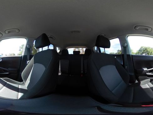 Used 2025 Kia Soul LX w/ LX Technology Package FWD image 41