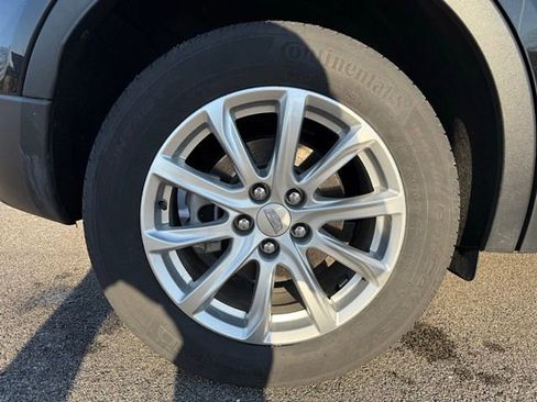 Used 2023 Cadillac XT4 Luxury w/ Cold Weather Package image 24