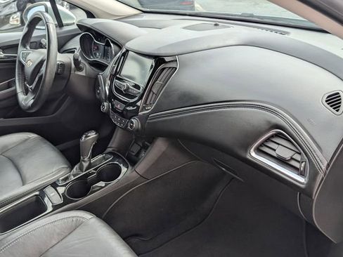 Used 2018 Chevrolet Cruze Premier FWD image 19