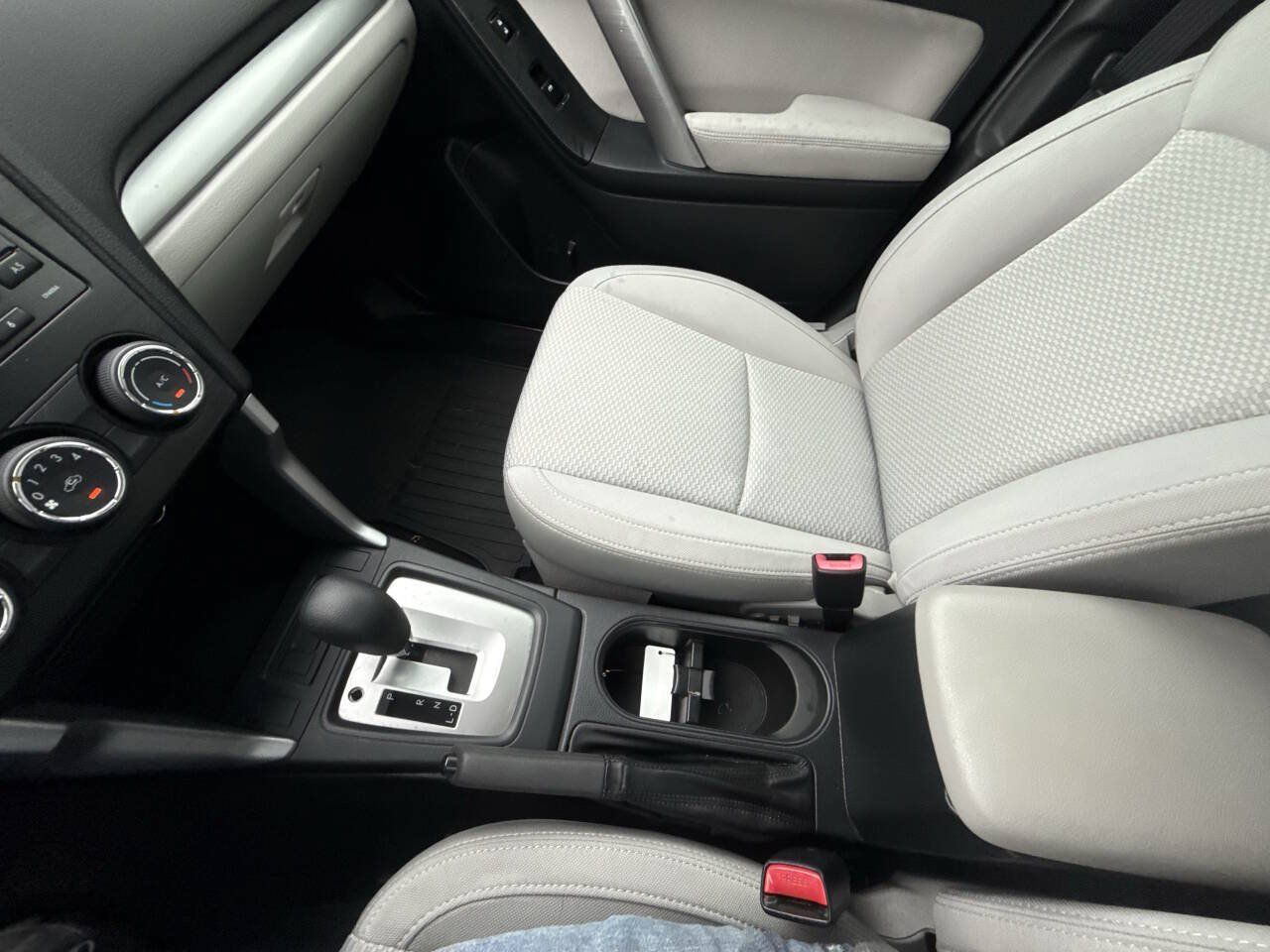 Used 2015 Subaru Forester 2.5i AWD/4WD image 25