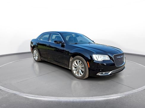 Used 2021 Chrysler 300 Touring L AWD/4WD image 2