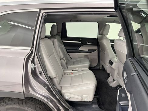Used 2015 Toyota Highlander XLE AWD/4WD image 28
