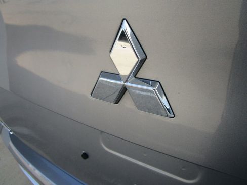 Used 2024 Mitsubishi Outlander SE image 12