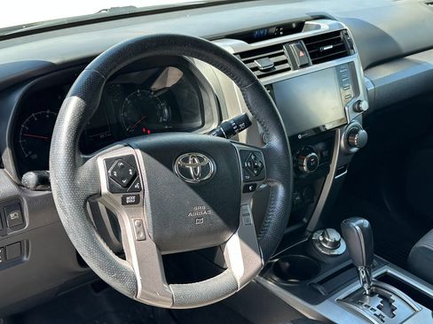 Used 2020 Toyota 4Runner SR5 AWD/4WD image 22