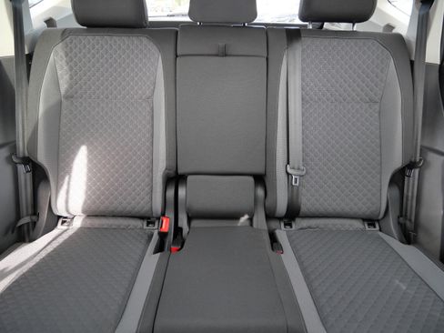 Used 2018 Volkswagen Tiguan S image 13