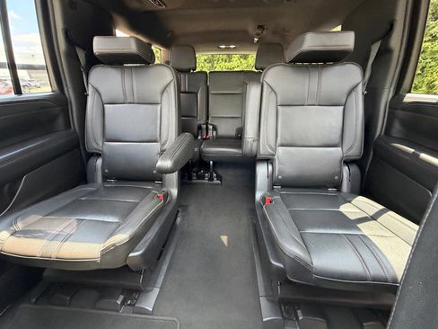 Used 2021 Chevrolet Suburban RST w/ Luxury Package AWD/4WD image 3