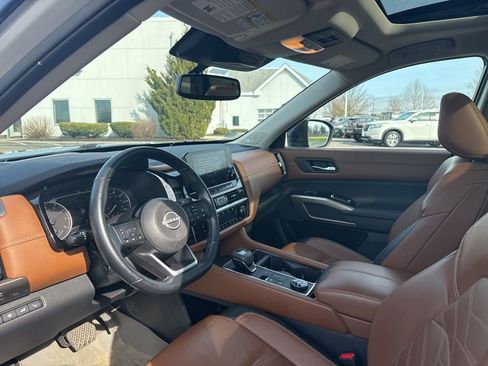 Used 2022 Nissan Pathfinder Platinum image 9