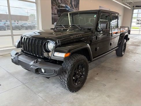 Certified 2023 Jeep Gladiator Sport AWD/4WD image 1