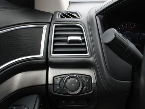 Used 2018 Ford Explorer Platinum AWD/4WD image 9
