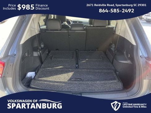 Used 2023 Volkswagen Tiguan SE w/ Panoramic Sunroof Package image 7